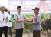 Kapolda Kaltara Serahkan 4 Ekor Sapi Kurban untuk Warga SP 6 hingga SP 9 Tanjung Buka